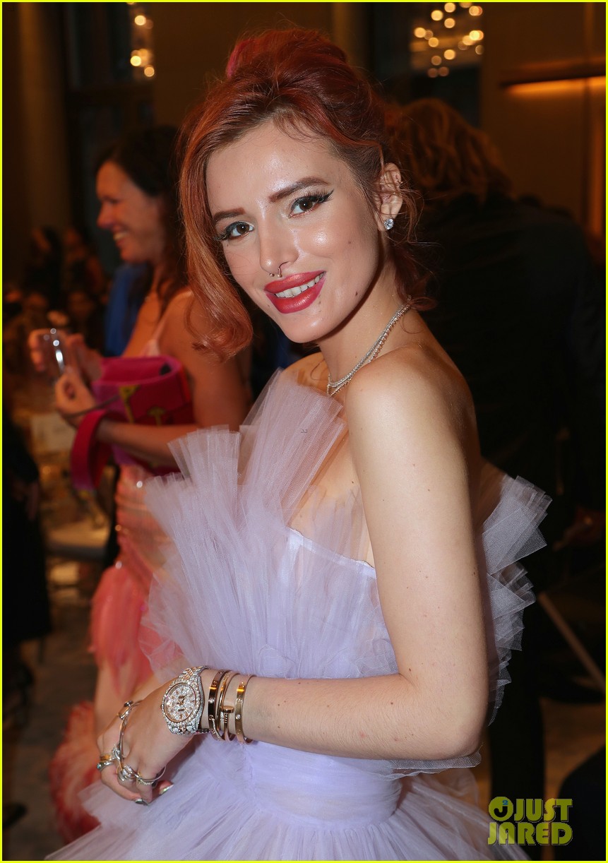 bella thorne wears flowing purple tulle gown to daily front row awards 08