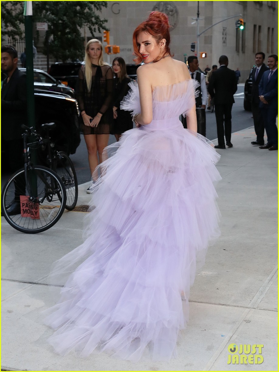 bella thorne wears flowing purple tulle gown to daily front row awards 09