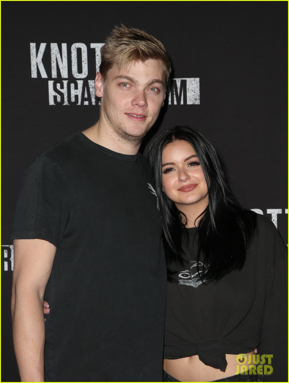 ariel winter and levi meaden get photobombed by nolan gould at knotts scary farm 19