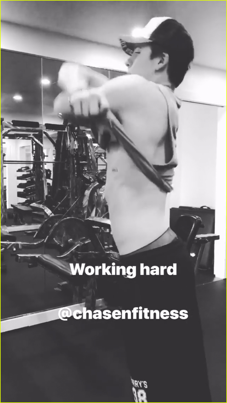 brooklyn beckham flaunts his muscles while working out with younger brother cruz 02