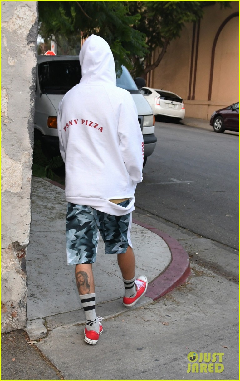 justin bieber steps out after church with selena gomez2 05
