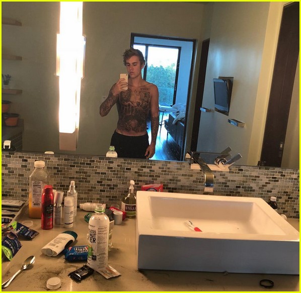 justin bieber shirtless entire torso covered in tattoos 03
