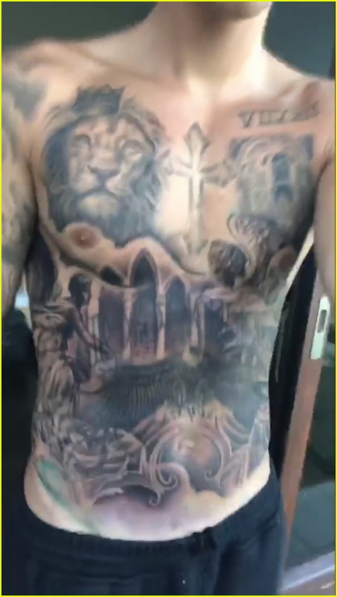 justin bieber shirtless entire torso covered in tattoos 09