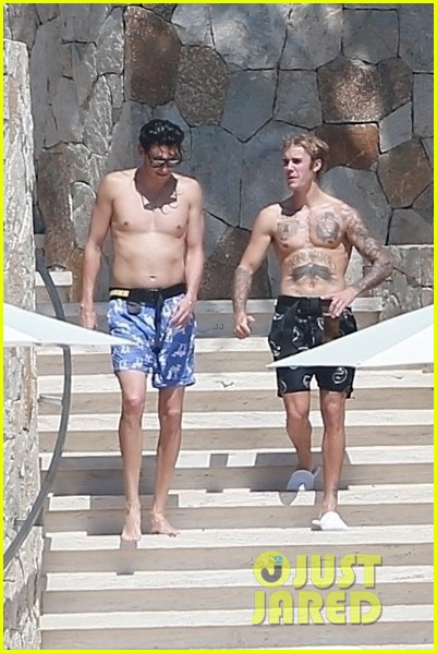 shirtless justin bieber puts toned abs on display in mexico 03