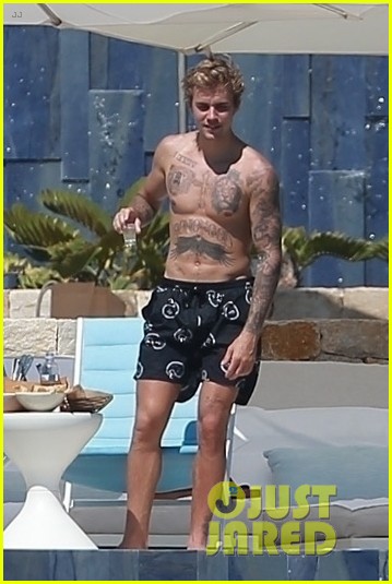 shirtless justin bieber puts toned abs on display in mexico 07