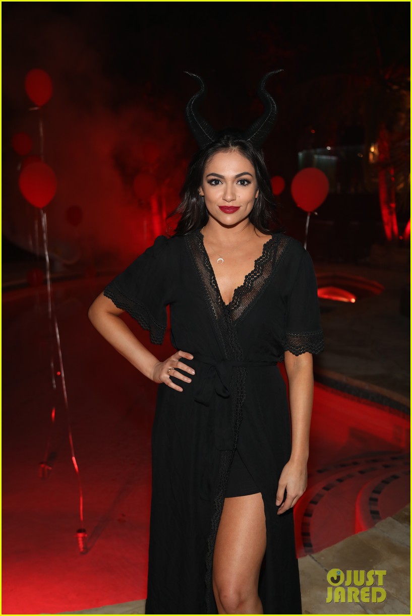 courtney eaton r5 just jared halloween party 2017 04