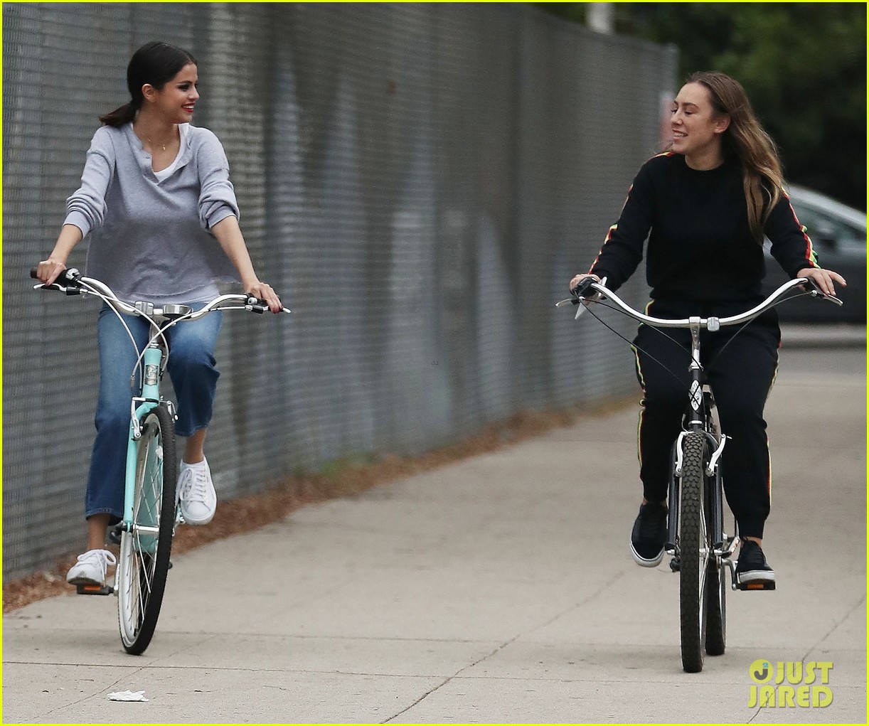 selena gomez makes surprise visit as fans finish up the school day 01