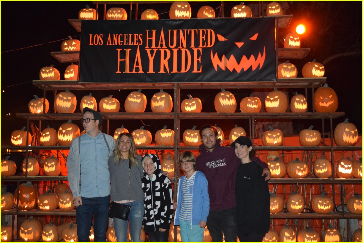 these celebs got spooked on the la haunted hayride 13