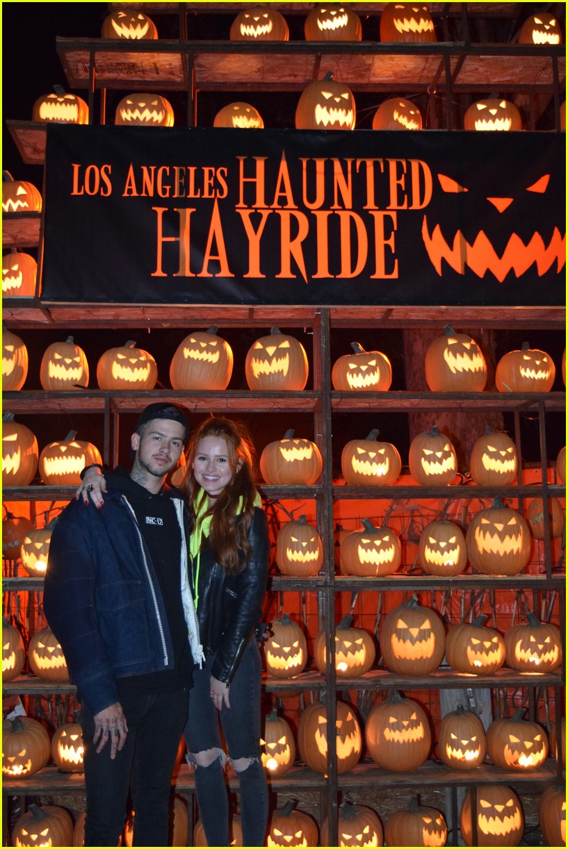these celebs got spooked on the la haunted hayride 17