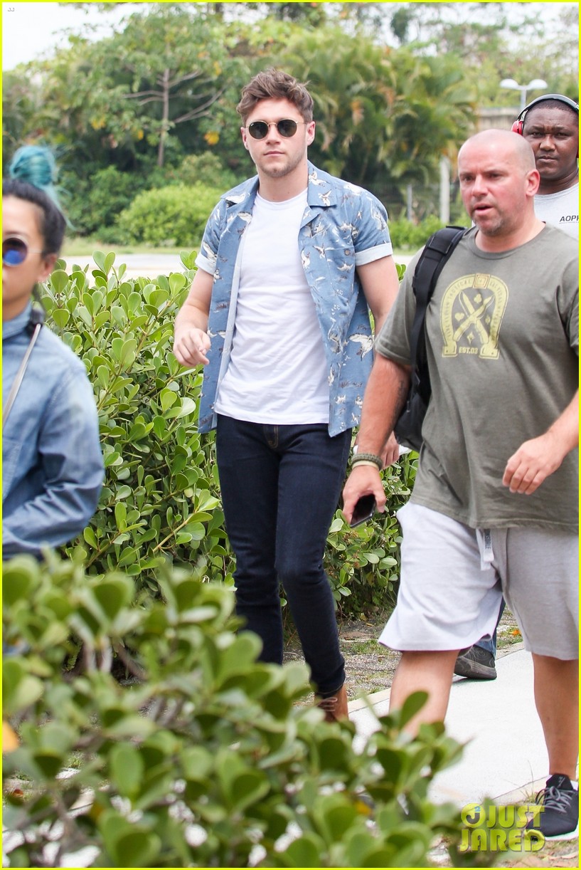 niall horan out in rio 03