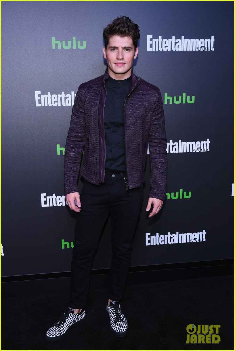 josh hutcherson tyler posey more attend hulu nycc after party 05