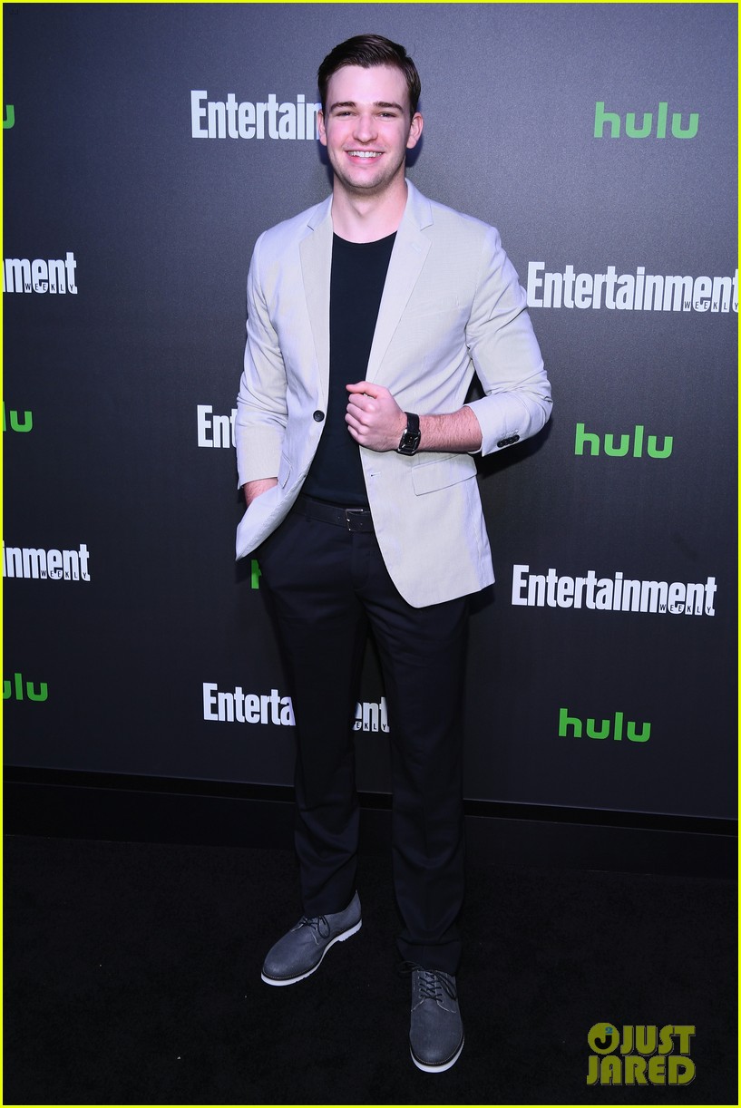 josh hutcherson tyler posey more attend hulu nycc after party 10