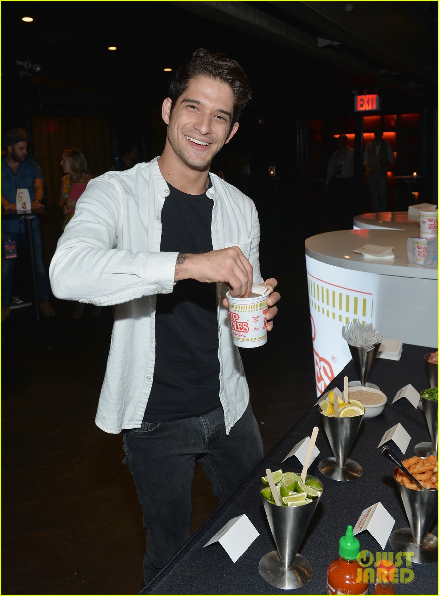 josh hutcherson tyler posey more attend hulu nycc after party 23