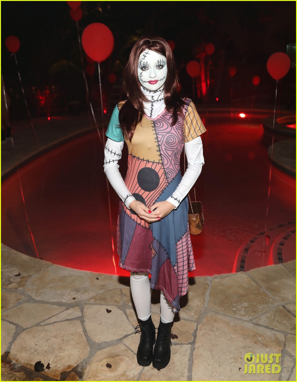 joey king just jared halloween party 03