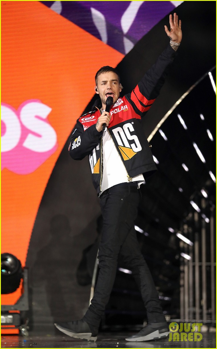 liam payne the vamps takes stage at bbc radio teen awards 13
