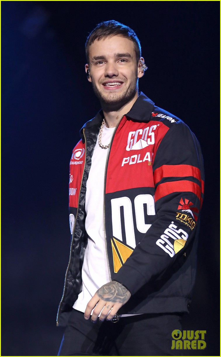 liam payne the vamps takes stage at bbc radio teen awards 14