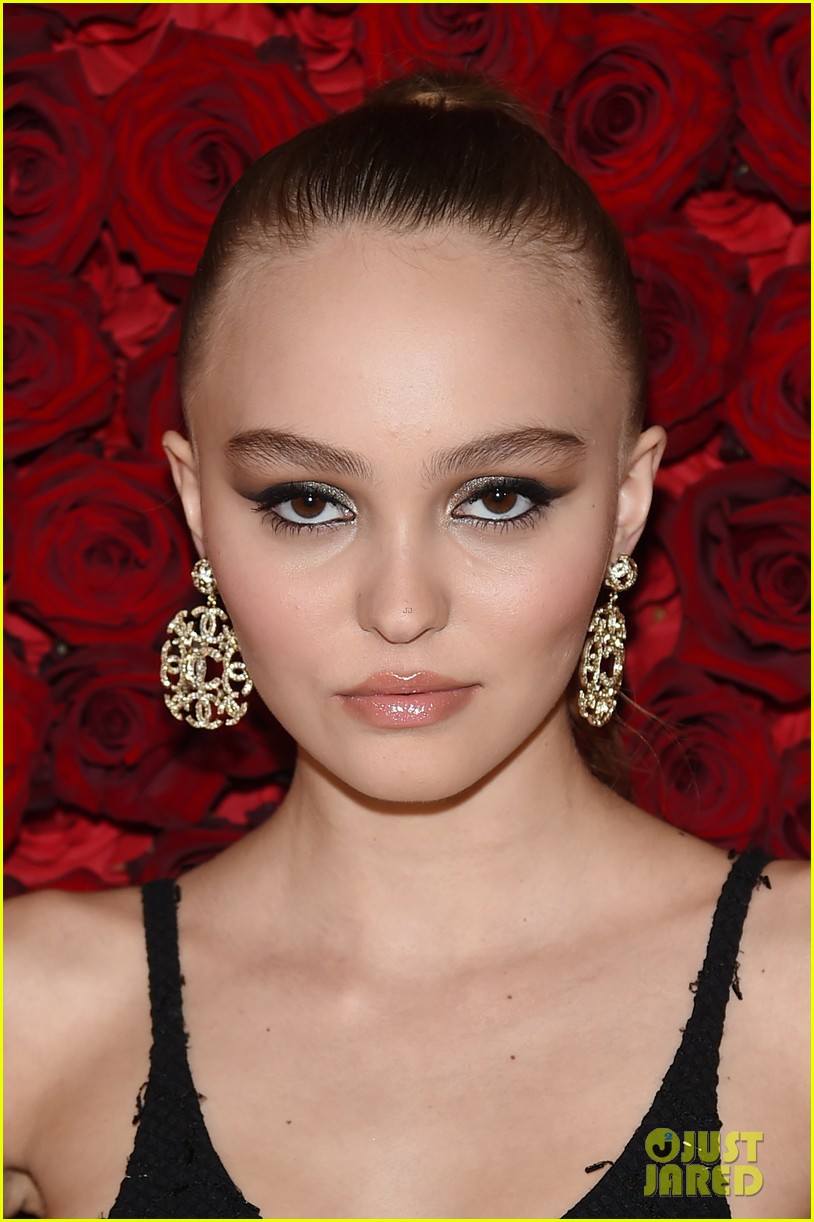 lily rose depp joins karl lagerfeld at wwd honors 13
