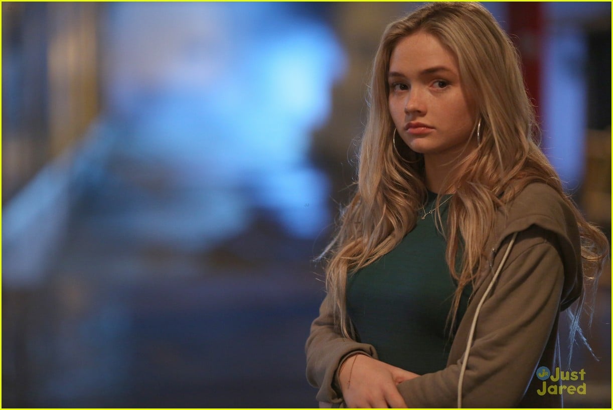 natalie alyn lind gifted pics premiere tonight 05