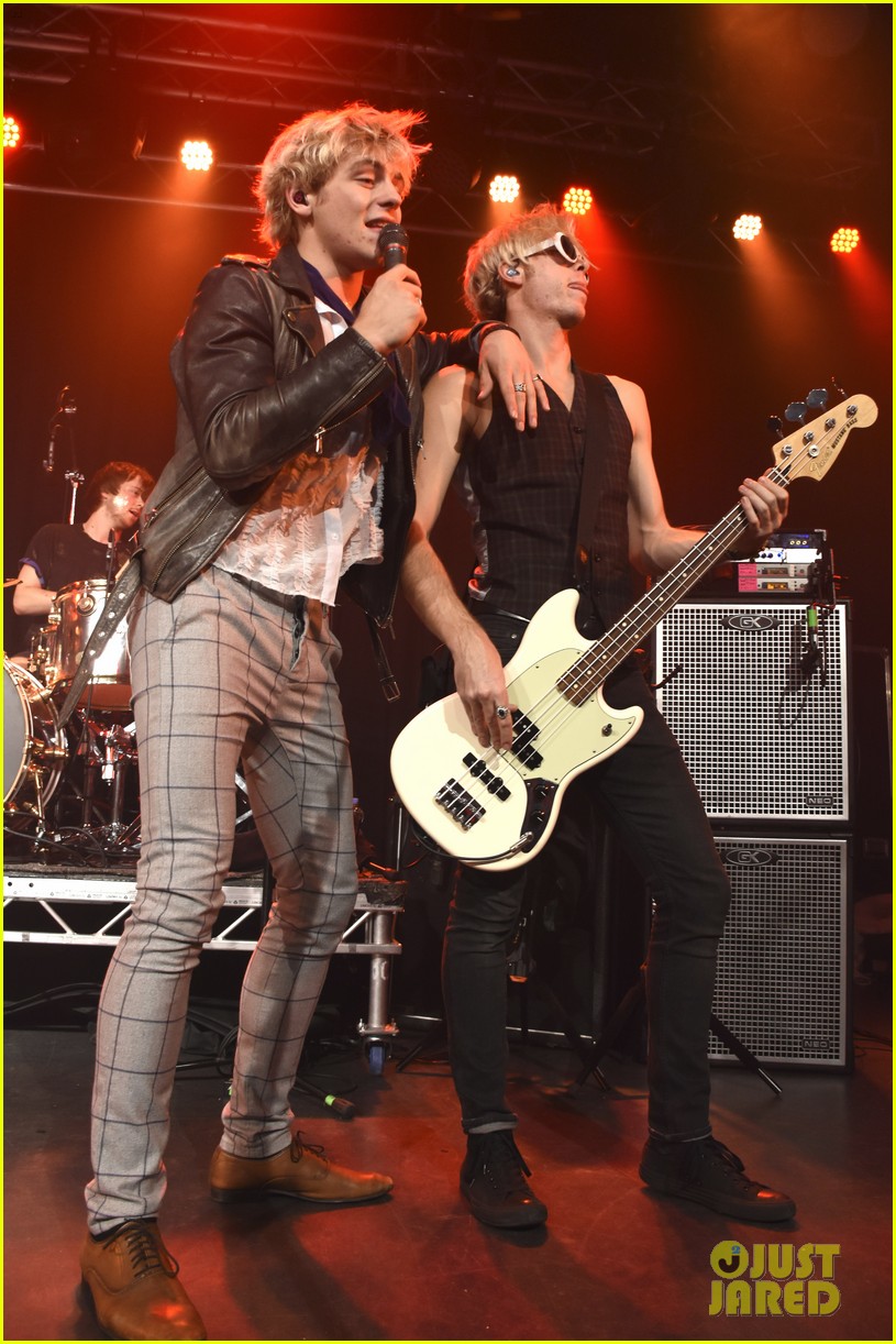 ross lynch r5 takes stage in germany 10