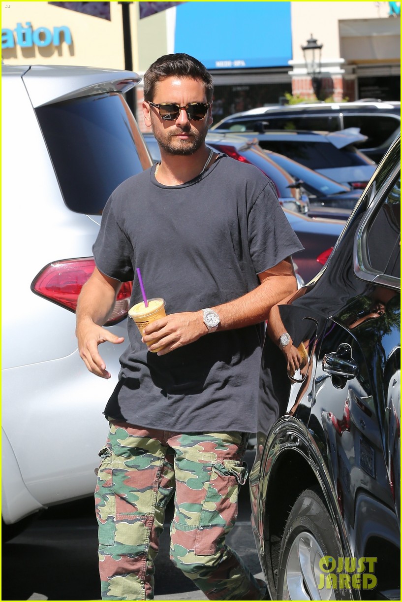 scott disick sofia richie grab coffee before flying out of town 02