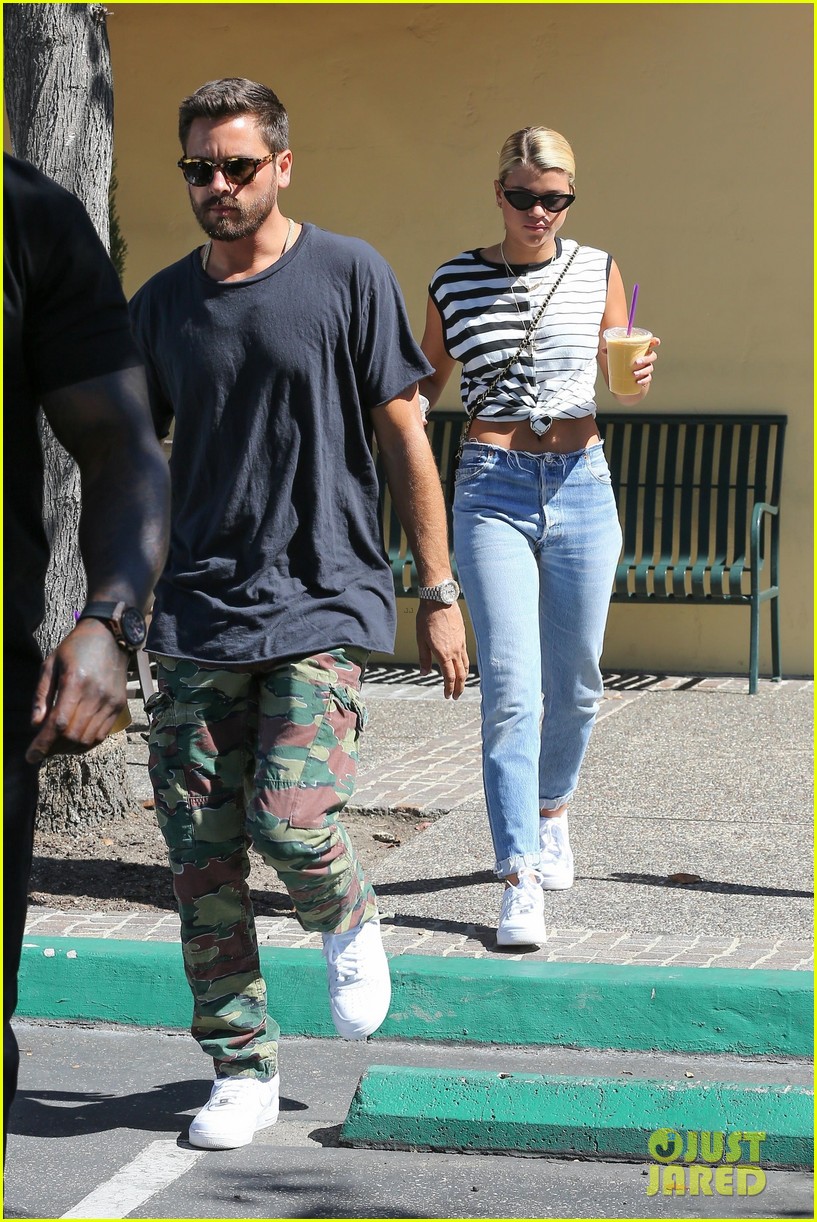 scott disick sofia richie grab coffee before flying out of town 17
