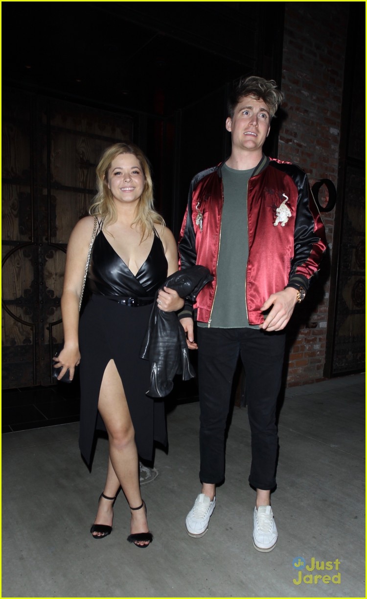 sasha pieterse fiance dine out hollywood 02
