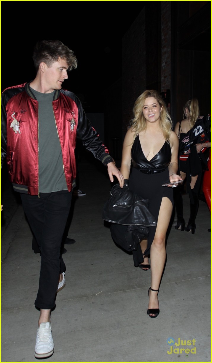 sasha pieterse fiance dine out hollywood 03