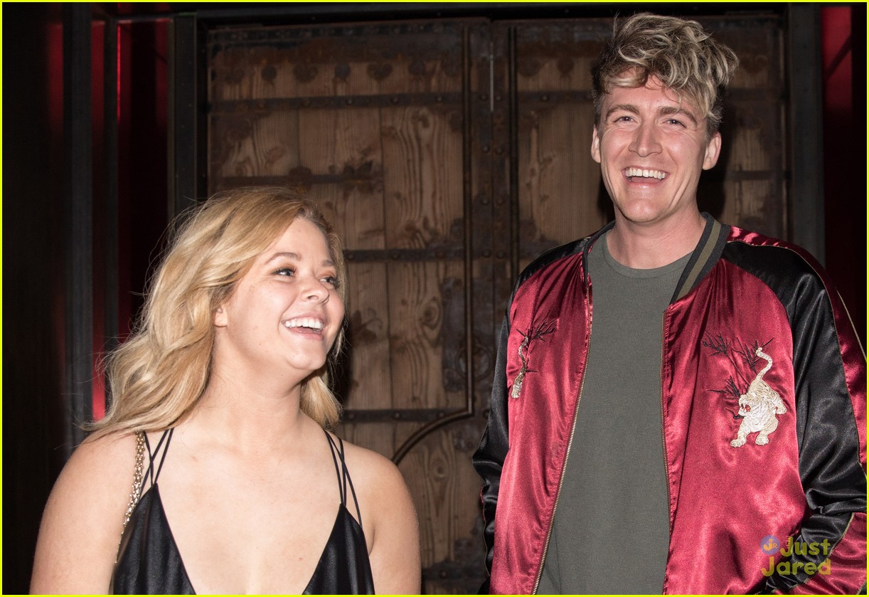sasha pieterse fiance dine out hollywood 09