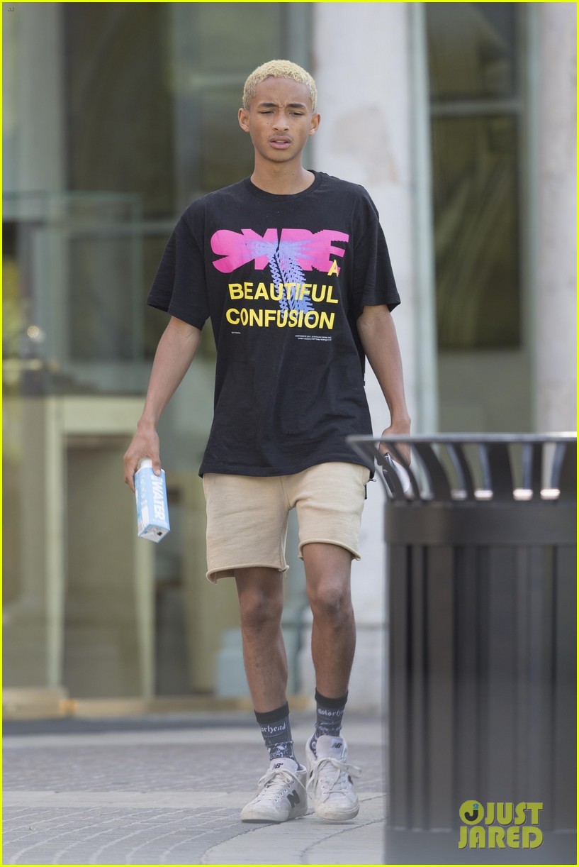 jaden smith enjoys night out with friensd in weho 05