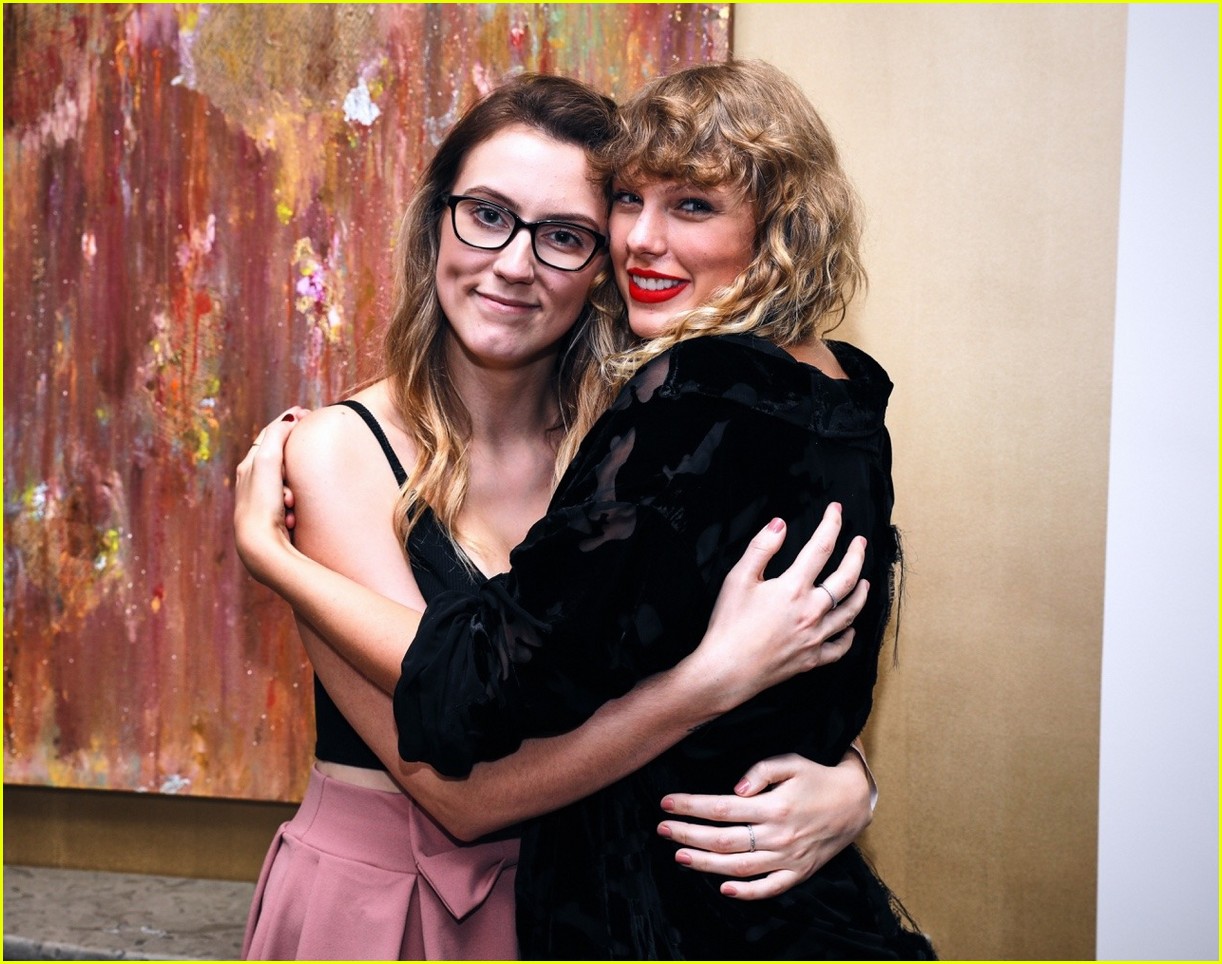 taylor swift fans share photos from london secret sessions 04