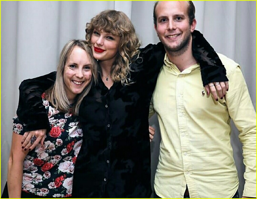 taylor swift fans share photos from london secret sessions 11