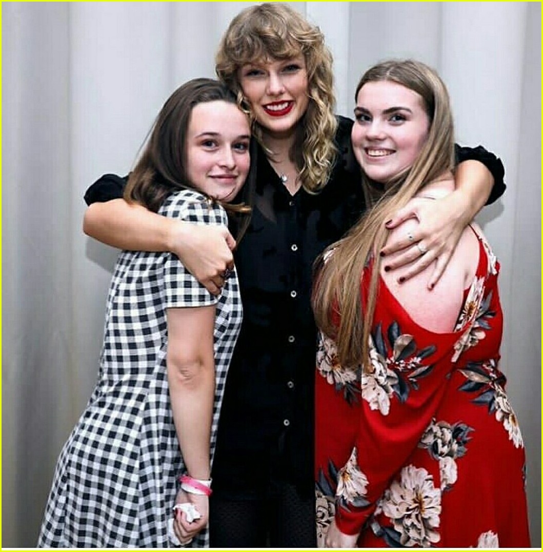taylor swift fans share photos from london secret sessions 13