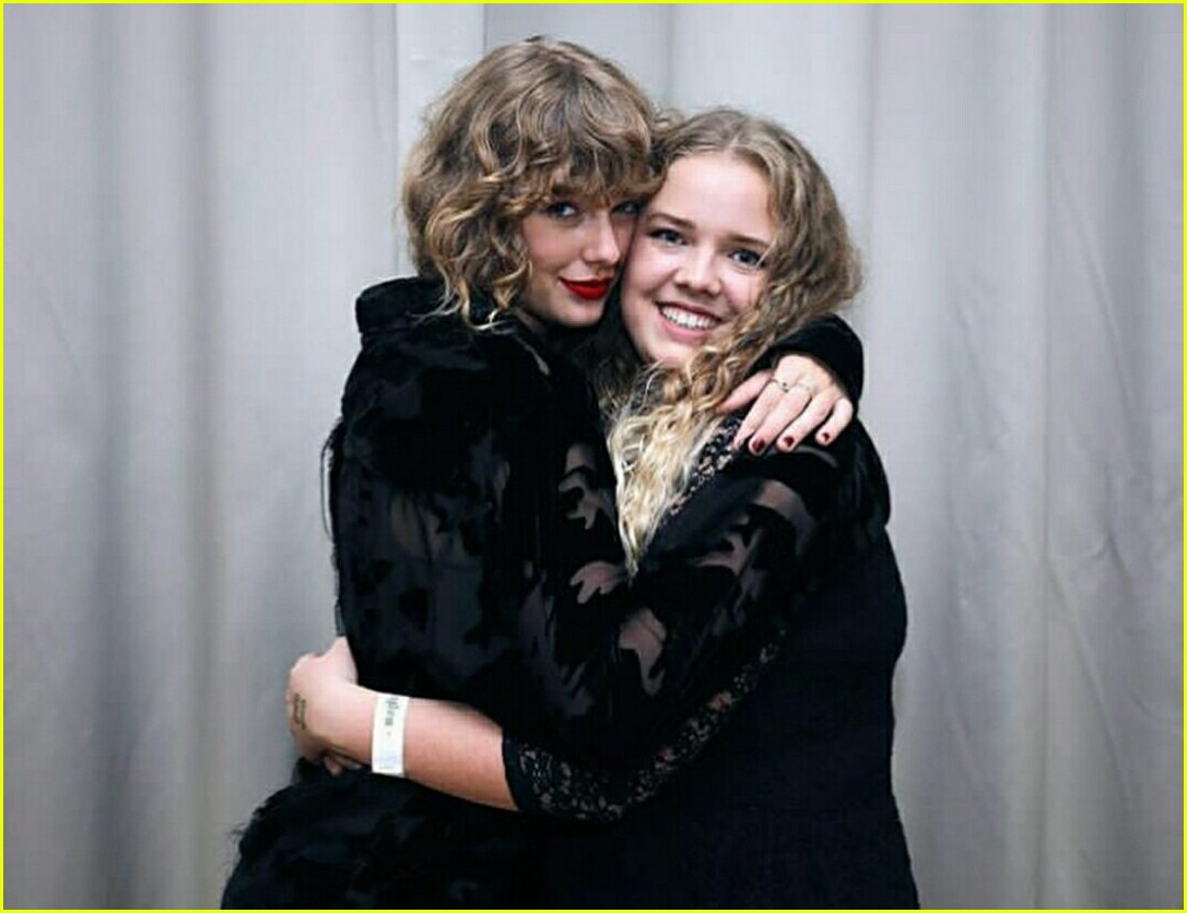 taylor swift fans share photos from london secret sessions 16