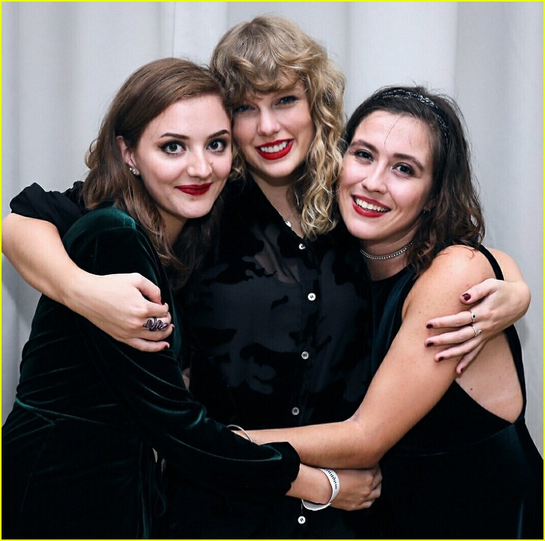 taylor swift fans share photos from london secret sessions 22