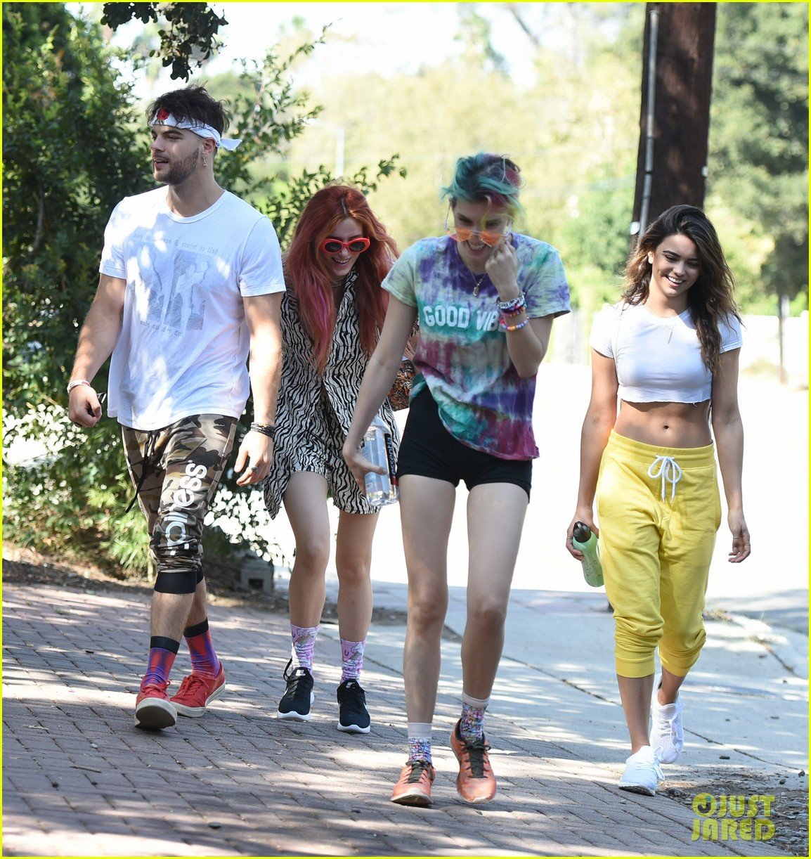 bella thorne goes for sunday hike with sister dani and friends 08