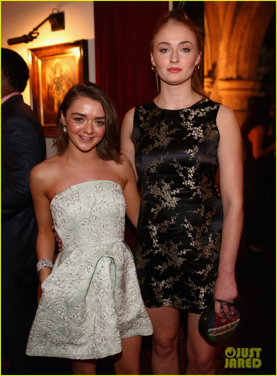 maisie williams reacts sophie turner engagement 01