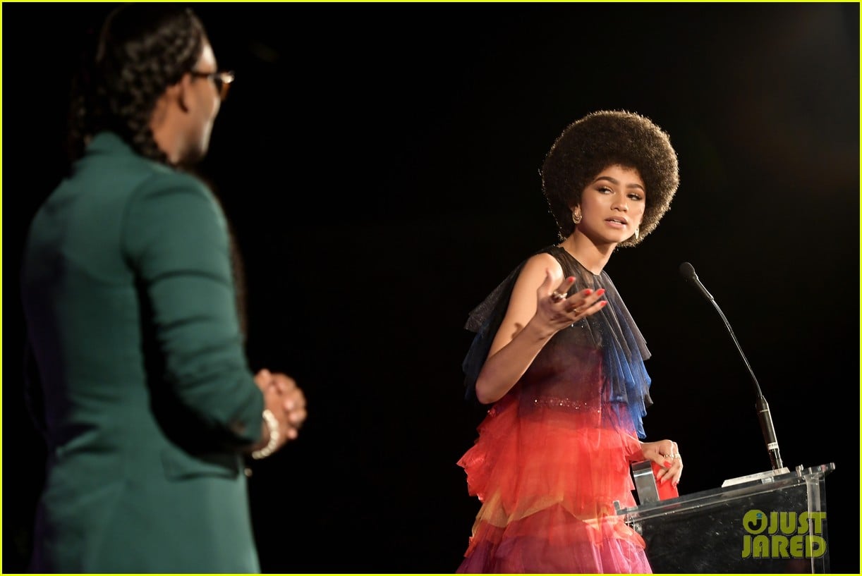 zendaya and elle fanning receive big honors at instyle awards 19