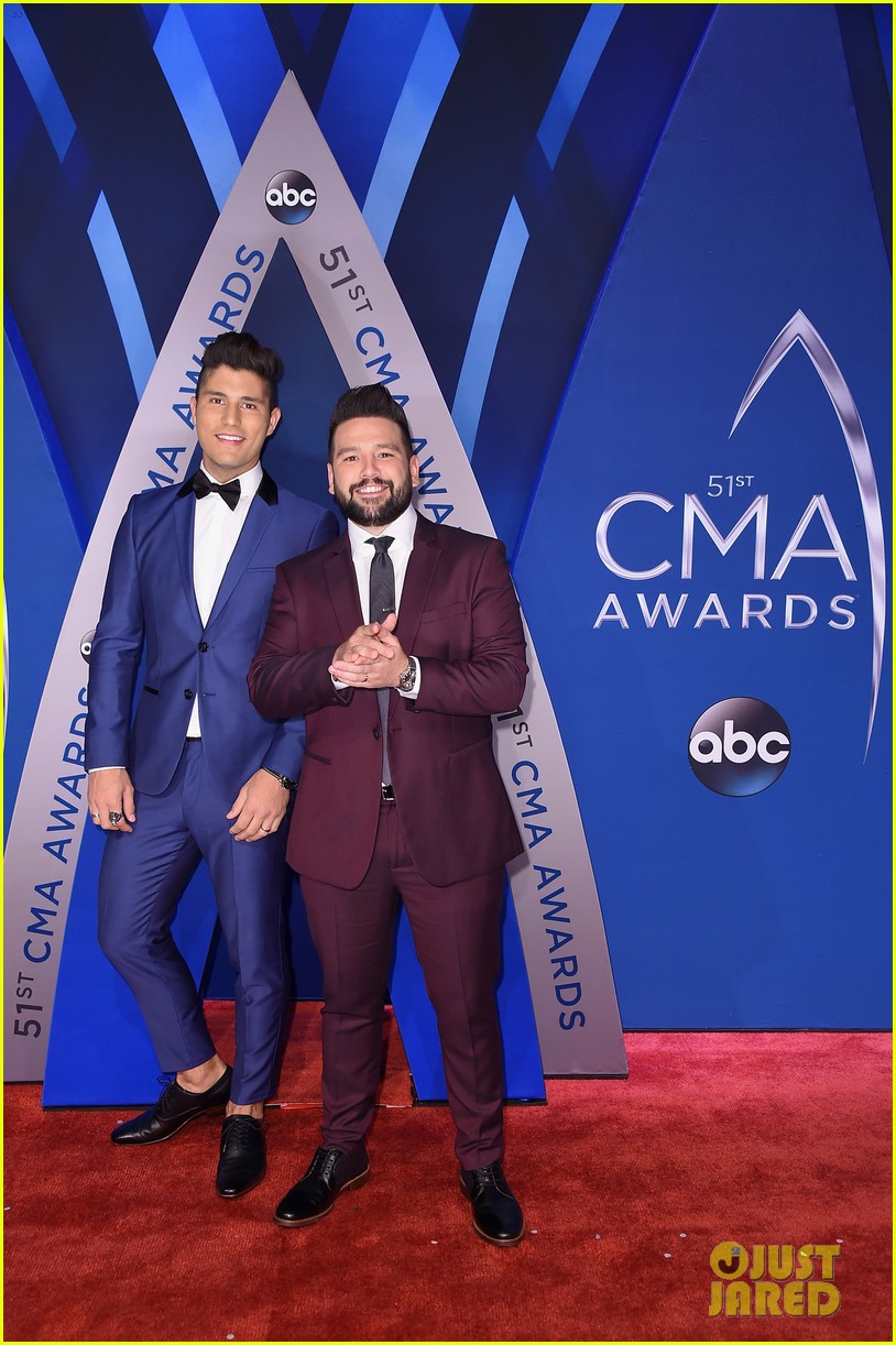 lauren alaina and dan and shay hit cma awards 2017 red carpet before performance 03
