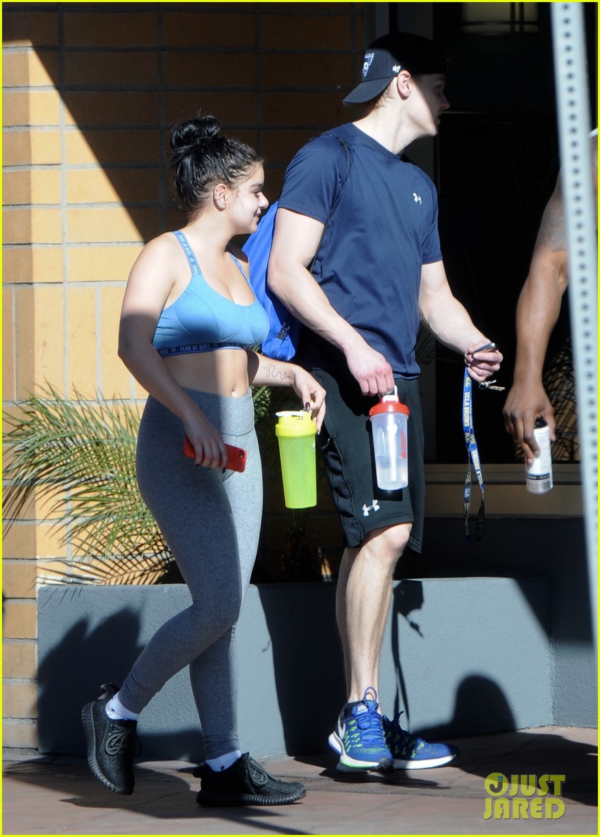 ariel winter levi meaden couple up for workout session 04