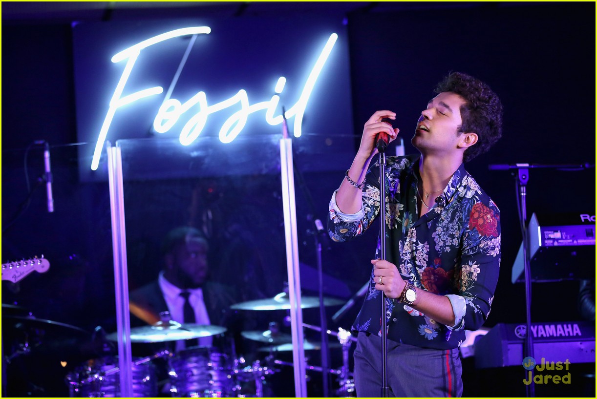 austin mahone fossil holiday event performance 05