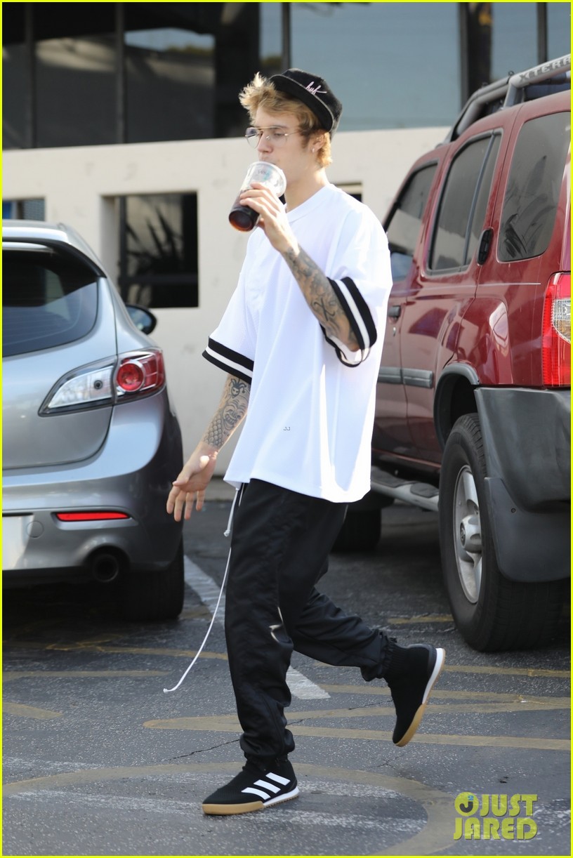 justin bieber works up a sweat at morning dance class 02