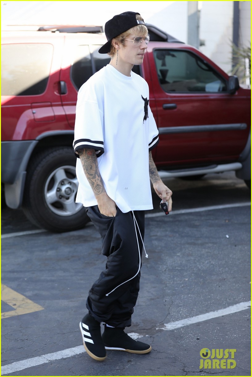 justin bieber works up a sweat at morning dance class 19