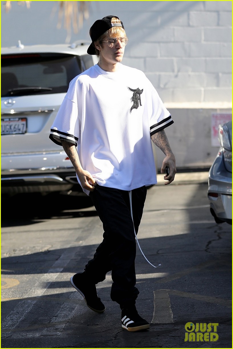 justin bieber works up a sweat at morning dance class 32