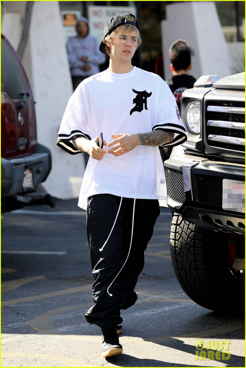 justin bieber works up a sweat at morning dance class 36