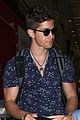 brandon larracuente shows off bulging biceps at airport with girlfriend 01