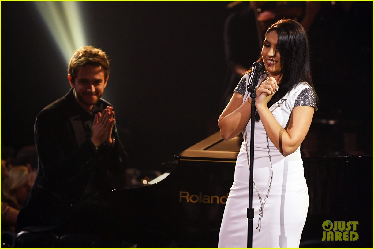 alessia cara joins zedd at amas for stay performance 01