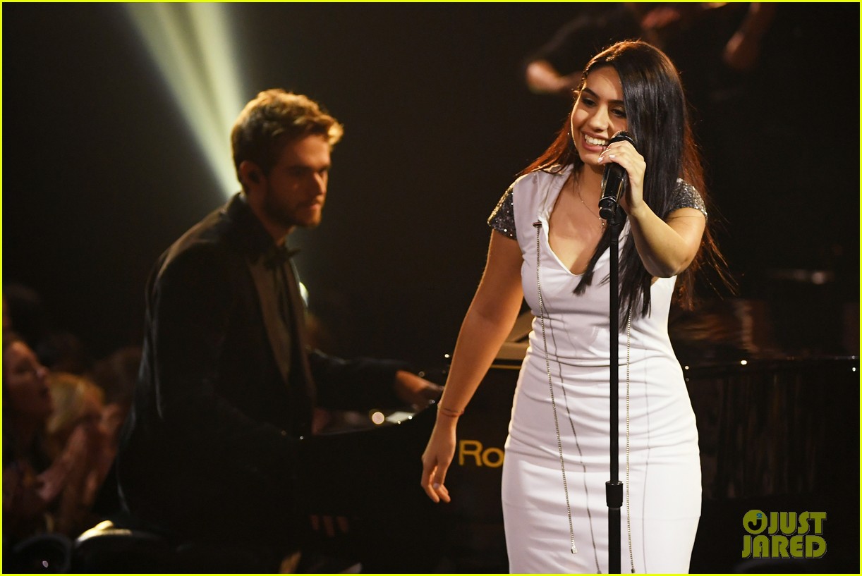 alessia cara joins zedd at amas for stay performance 03