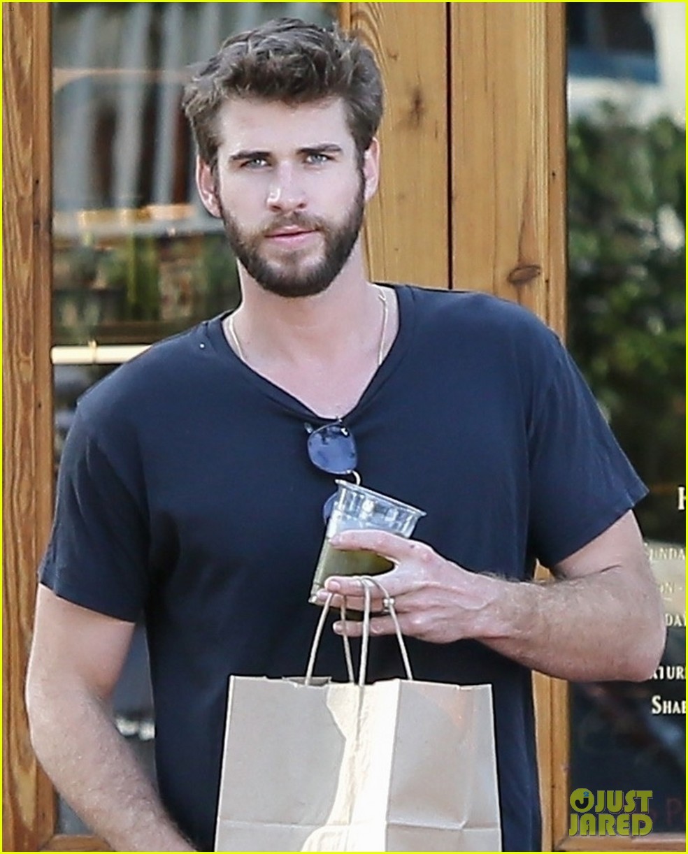 miley cyrus and liam hemsworth couple up coffee run 03