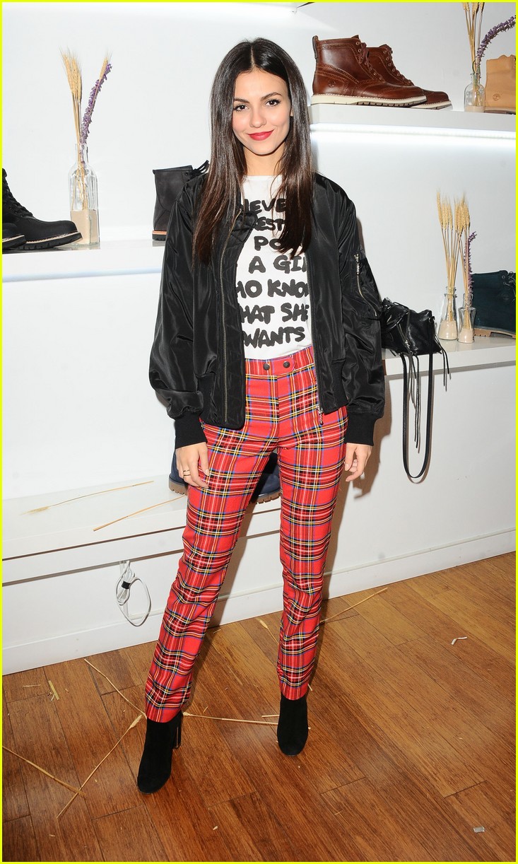 cara delevingne january jones jessica szohr and more step out for fall fashion event 04
