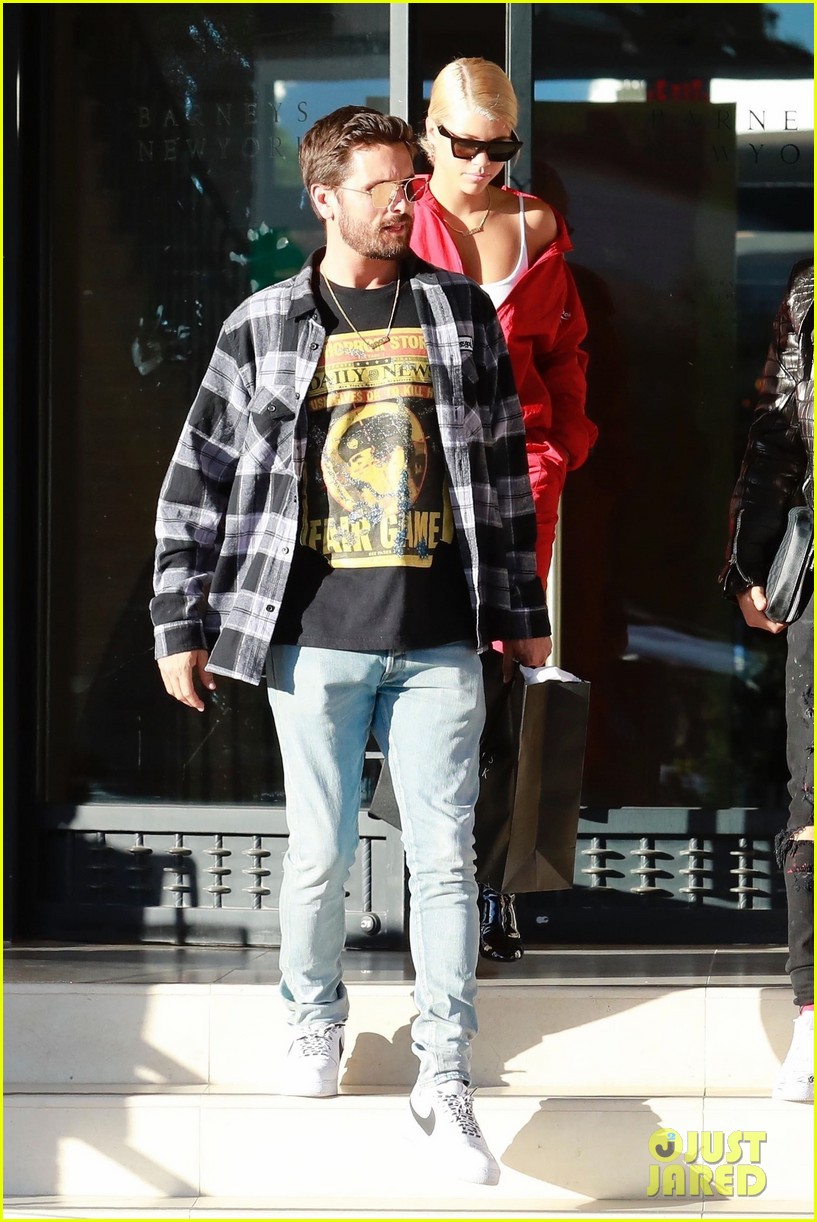 scott disick sofia richie couple up for afternoon shopping spree 03